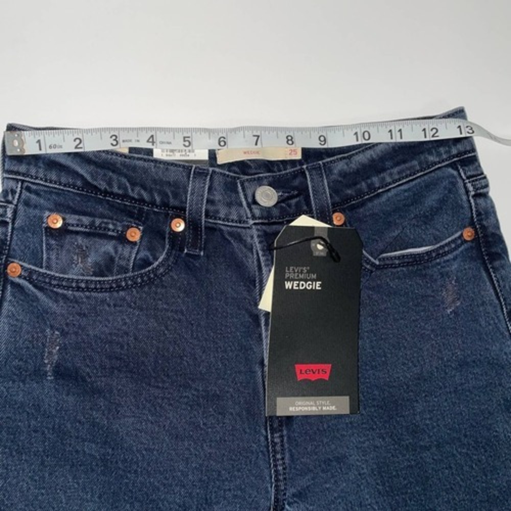 NWT Levi's Premium Wedgie Jeans Women's Button Fly New High Rise Tapered Leg 25 - Picture 4 of 15